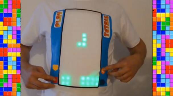 Un t-shirt Tetris jouable