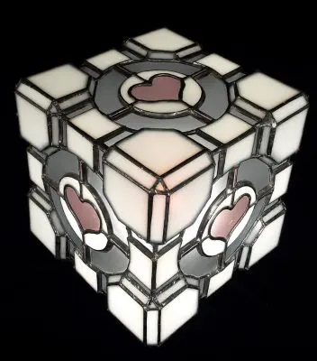 lampe portal companion cube