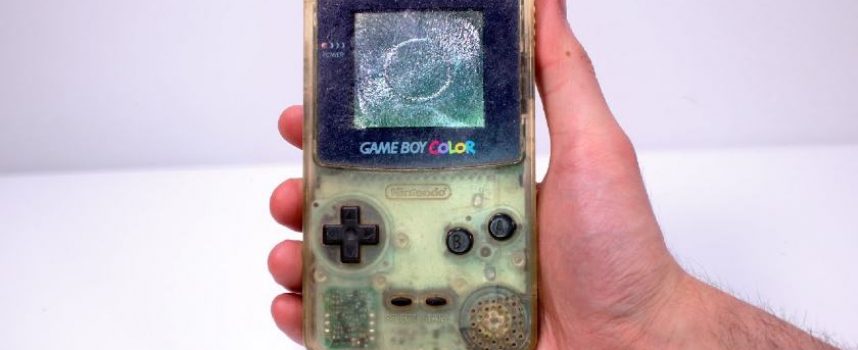 Restaurer un vieux Game Boy Color pété acheté 2$ sur Ebay